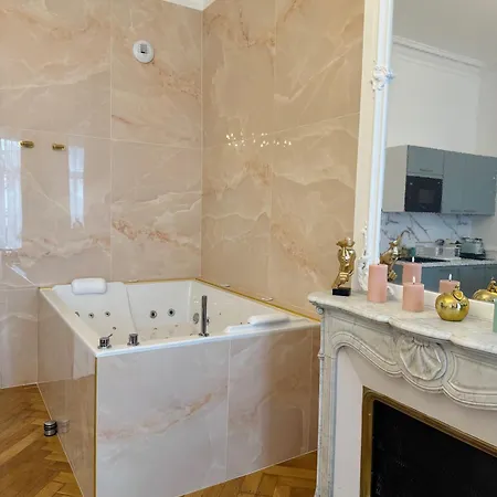 L'instant - Center - Jacuzzi Apartment *