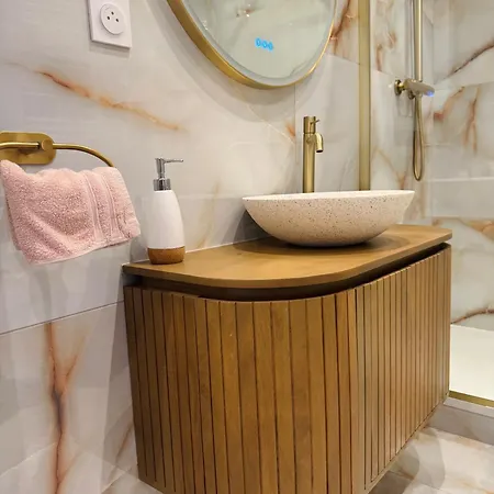 L'instant - Center - Jacuzzi Apartment *