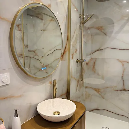 L'instant - Center - Jacuzzi Apartment